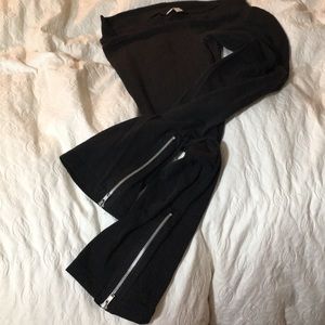 Black Zippered Ankle Leggings by Energie sz M